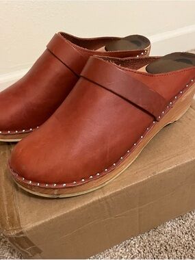 Classic Leather Clog Mules in Chestnut Brown